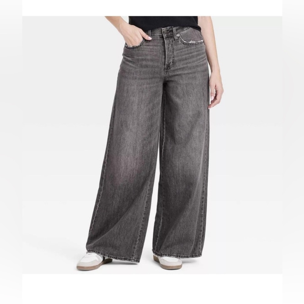 Wide Leg High-Rise Jeans in Washed Black - Women